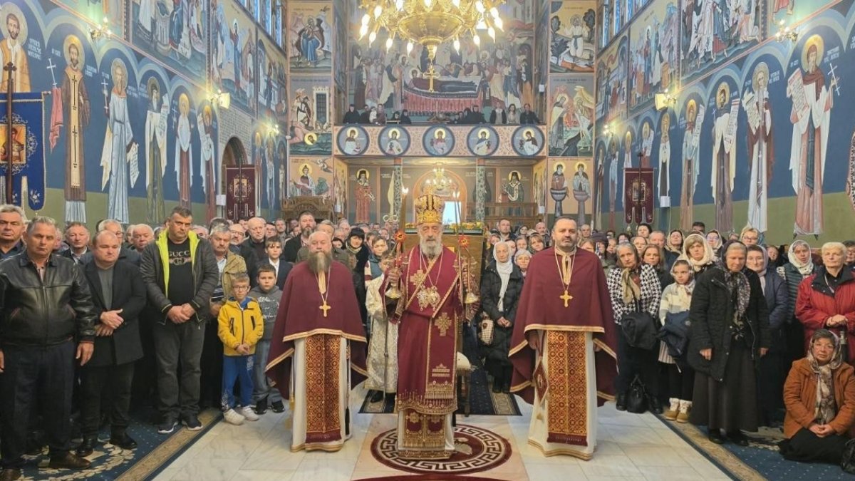 Hram la Mănăstirea Dumbrava, judeţul Alba