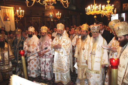 Altarul Catedralei mitropolitane din Paris a fost resfinţit de Patriarhul Daniel