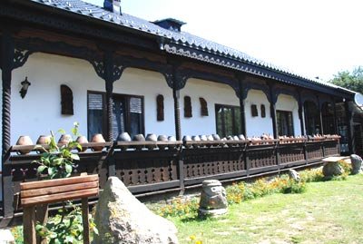 Satul românesc din ograda lui Neculai Popa