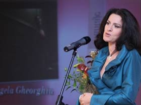 Angela Gheorghiu a fost aclamată la Bucureşti de 10.000 de spectatori