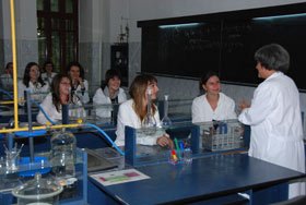 „Noaptea Cercetătorilor“ invită tinerii la experimente şi acţiuni ştiinţifice