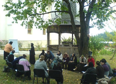 Seminar dedicat femeii ortodoxe, la Mănăstirea Horaiţa