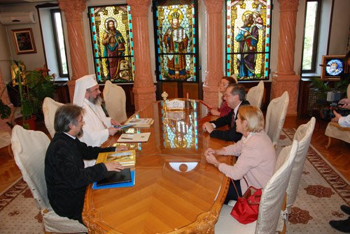 Ambasadorul SUA la Bucureşti, interesat de activitatea socială a Bisericii Ortodoxe Române