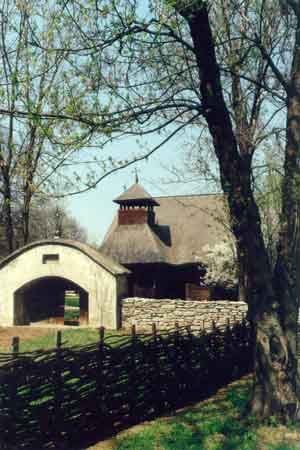 O biserică de lemn din Muzeul Satului va fi resfinţită