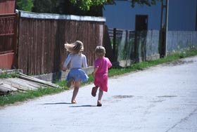 În UE, unul din cinci copii este supus riscului sărăciei