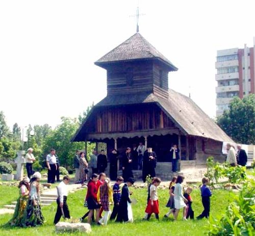 „60 de biserici de lemn“ în expoziţie itinerantă