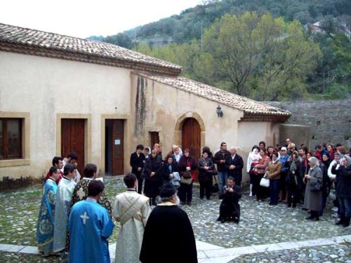 Slujbe ortodoxe româneşti în Mănăstirea „Buna Vestire“ din Mandanici – Sicilia