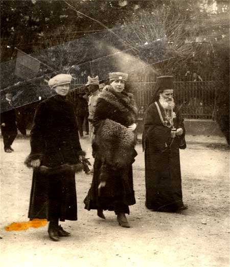 Memoria Bisericii în imagini: Mitropolitul Pimen Georgescu şi familia regală română