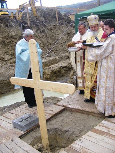 La Bazna, s-a pus piatra de temelie pentru o nouă biserică