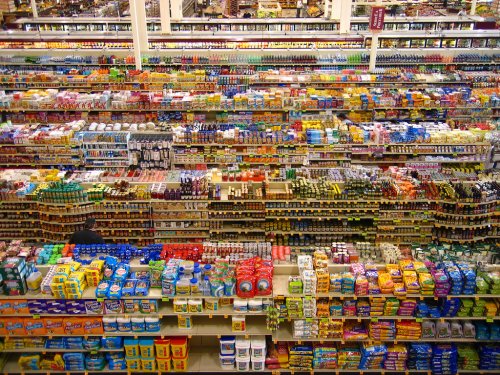 Dispută pe tema închiderii supermarketurilor duminica