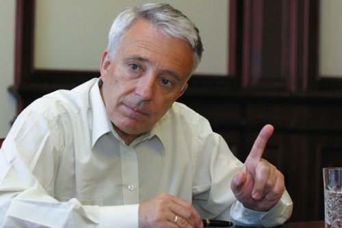 Isărescu: „Nu avem probleme de lichiditate la băncile româneşti cu capital grecesc“