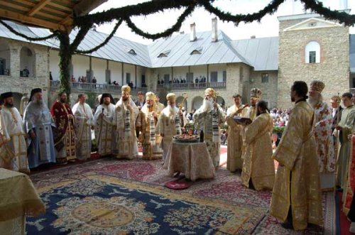 Sărbătoarea Înălţării Domnului la Mănăstirea Neamţ