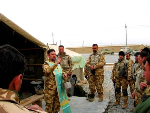 Preot printre militarii români din Afganistan