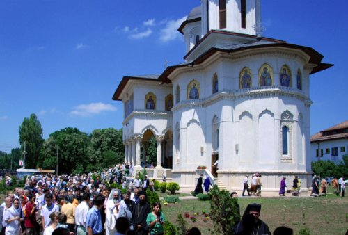 Bisericile sfinţilor români, în sărbătoare