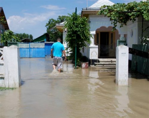 Bilanţul inundaţiilor creşte de la o zi la alta