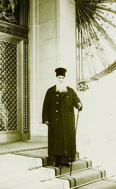 Patriarhul Miron, între slujirea altarului şi implicarea politică