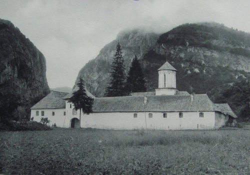 Mănăstirea boierească Polovragi la 1900