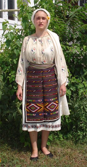 Costumul popular din Oltenia, un document de viaţă