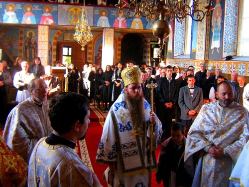 Liturghie arhierească la Şoroştin