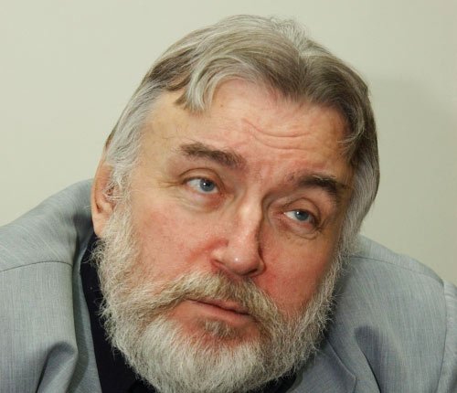 Adrian Păunescu s-a stins din viaţă