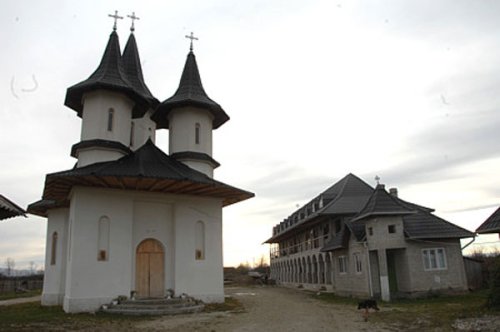 Hramul Mănăstirii Pietroasa Mare