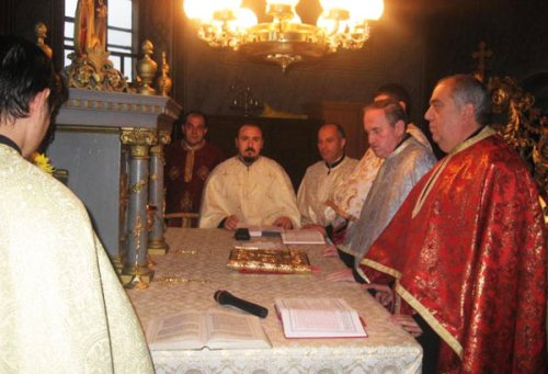Slujba Acatistului Sfintei Treimi în Parohia Sfântul Mare Mucenic Gheorghe din Moldova-Nouă