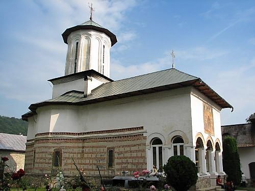 IPS Irineu a slujit ieri la Mănăstirea Polovragi