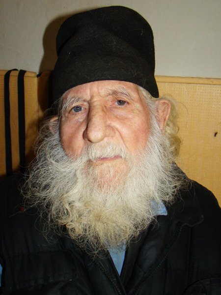 Monahul Simion s-a călugărit la 100 de ani