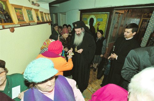 IPS Teofan a oferit sfântul antimis la patru biserici din Iaşi