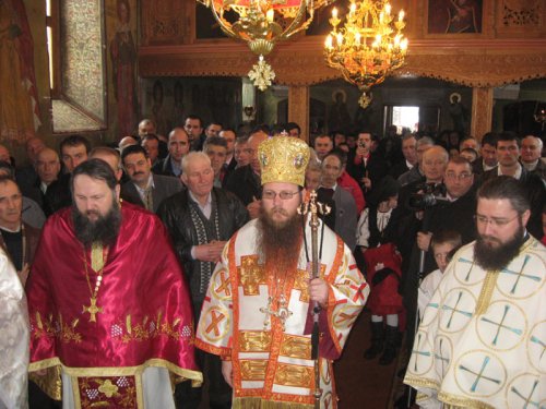 Liturghii arhiereşti la Văleni şi Sohodol Vechi