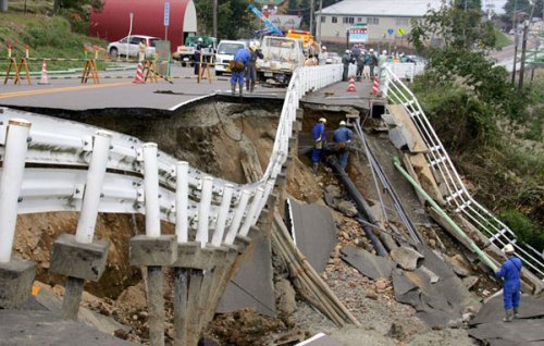 <b>Actualiate</b>: Cutremur devastator în Japonia, urmat de tsunami