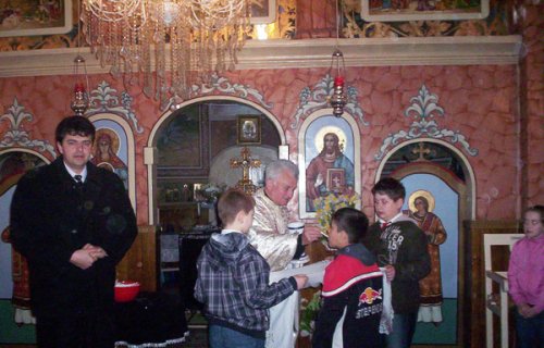Hristos împărtăşit copiilor din Chişineu-Criş