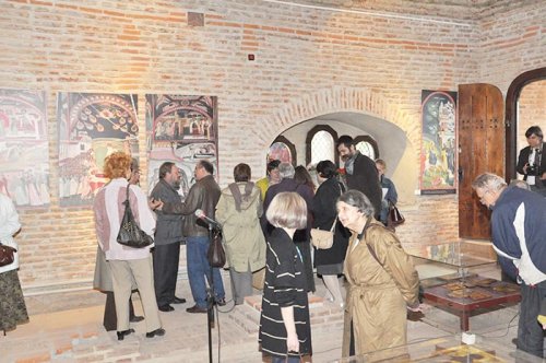 Expoziţie de pictură bisericească la Mogoşoaia