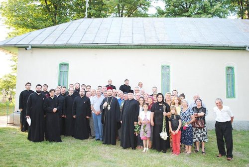 Preasfinţitul Corneliu a efectuat o vizită pastorală în satul natal