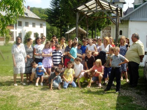 Activităţi educativ-culturale în parohia „Sfântul Ioan Botezătorul“ din Botoşani