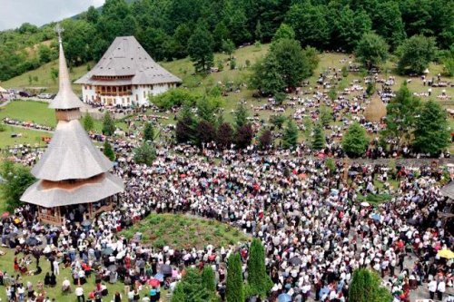 Mii de credincioşi la hramul Mănăstirii Bârsana