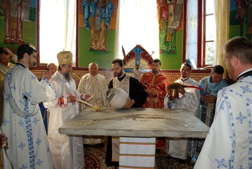 IPS Irineu a resfinţit biserica din Bârcaciu