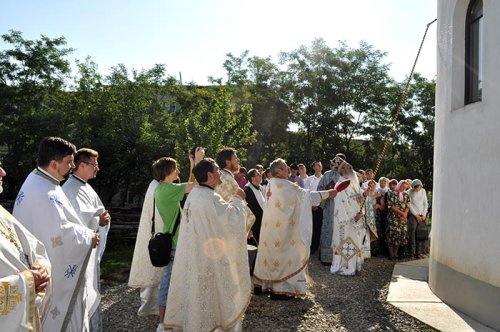 Sfinţirea Bisericii „Sfinţii Împăraţi Constantin şi Elena“ din municipiul Dorohoi