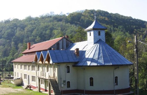 Mănăstirea Almăj - Putna din Valea Almăjului