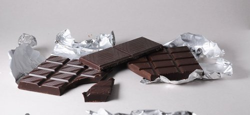 Ciocolata neagră poate atenua efectele nedorite ale ultravioletelor