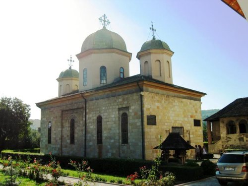 Hramuri şi procesiuni în Mitropolia Munteniei şi Dobrogei