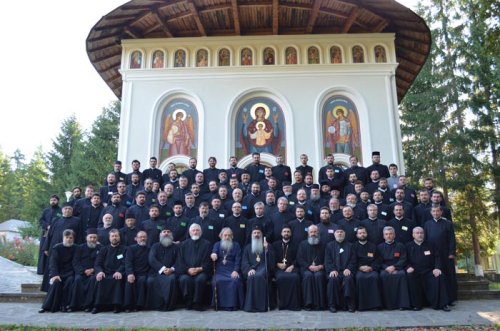 Preoţi din trei protopopiate ale Eparhiei Iaşilor, în conferinţă la Durău