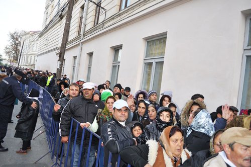Mii de pelerini din Voluntari şi Ilfov au ajuns la Sfânta Parascheva