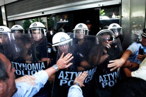 Grecii se tem că noul acord european le limitează suveranitatea