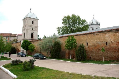 Hramul Mănăstirii „Sfinţii Voievozi“ din Slobozia
