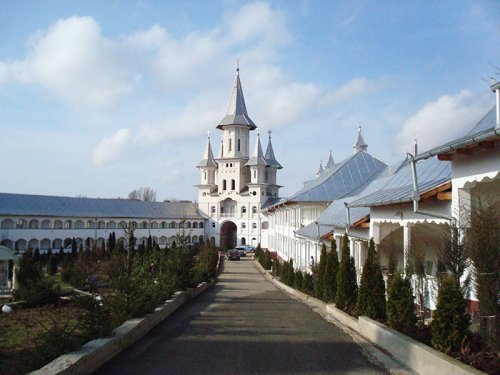 Sfinţirea noului paraclis de la Mănăstirea „Sfânta Cruce“ din Oradea