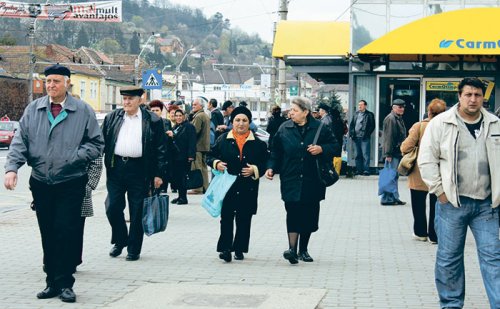 Un sfert dintre români sunt datori