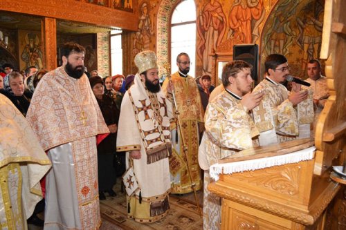 Biserica Mănăstirii Vasiova a fost resfinţită