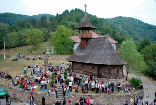 Slujbă arhierească la Mănăstirea Topolniţa