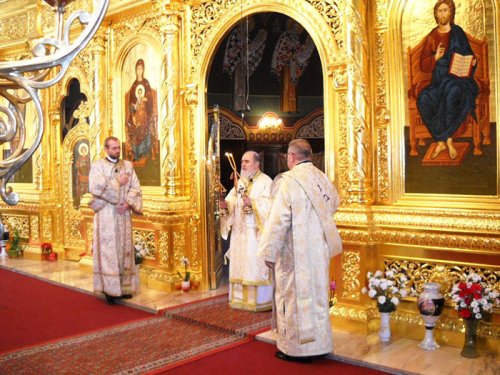 Slujire arhierească la Catedrala arhiepiscopală din Arad la intrarea în Noul An